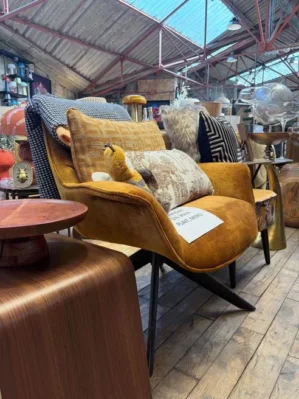 Fauteuil jaune décoration Agape Pontivy