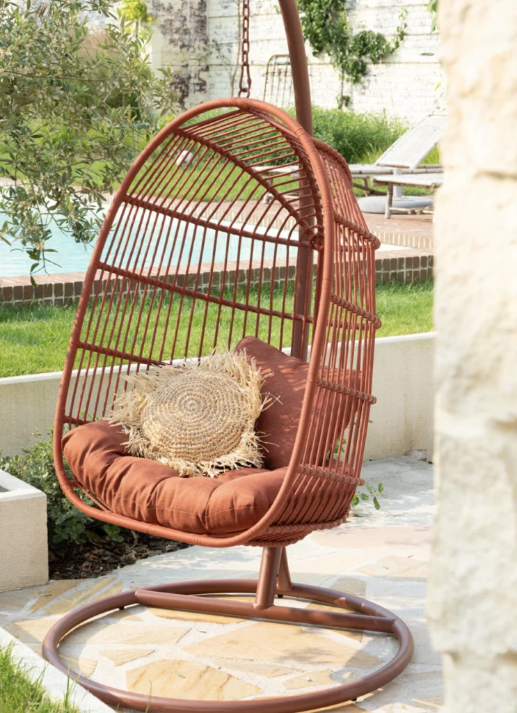 Chaise suspendu en rotin couleur Terracota