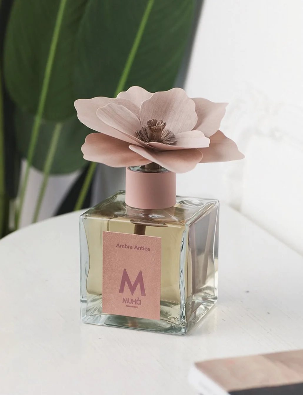 parfum-d-interieur-avec-une-fleur