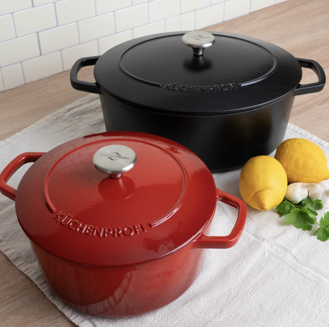 cocotte-en-fonte-rouge-et-noir