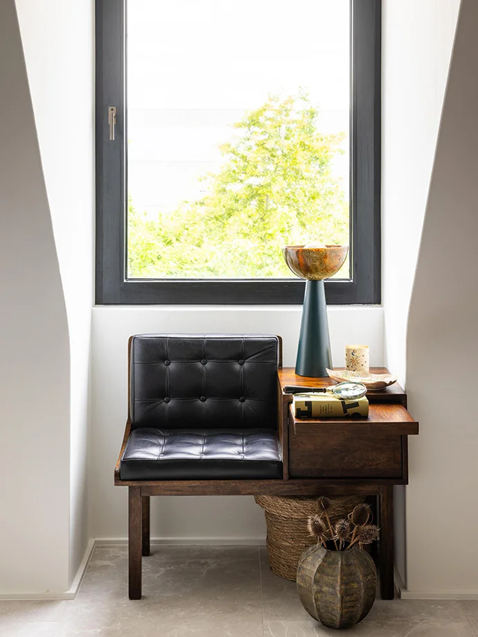 assise-avec-chevet-cuir