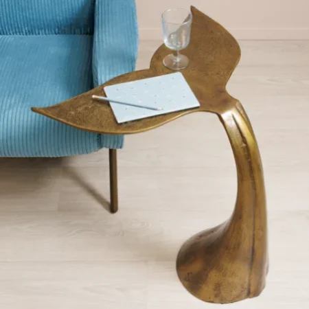 Table d'appoint doré en forme de queu de baleine