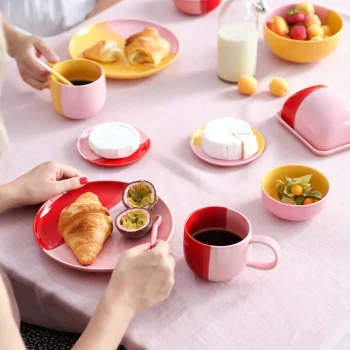 Table coloré dressé thème été