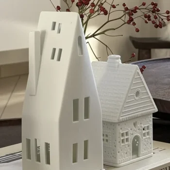 Maison en porcelaine blanche