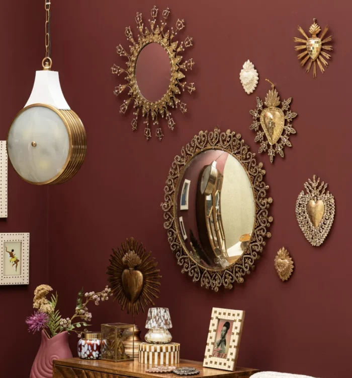 Miroir murale et ex-voto doré