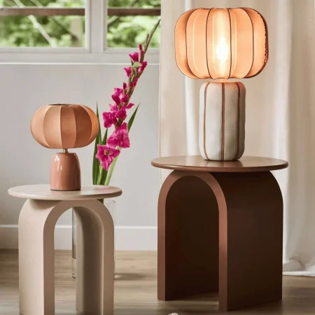 Table d'appoint beige et marron foncé